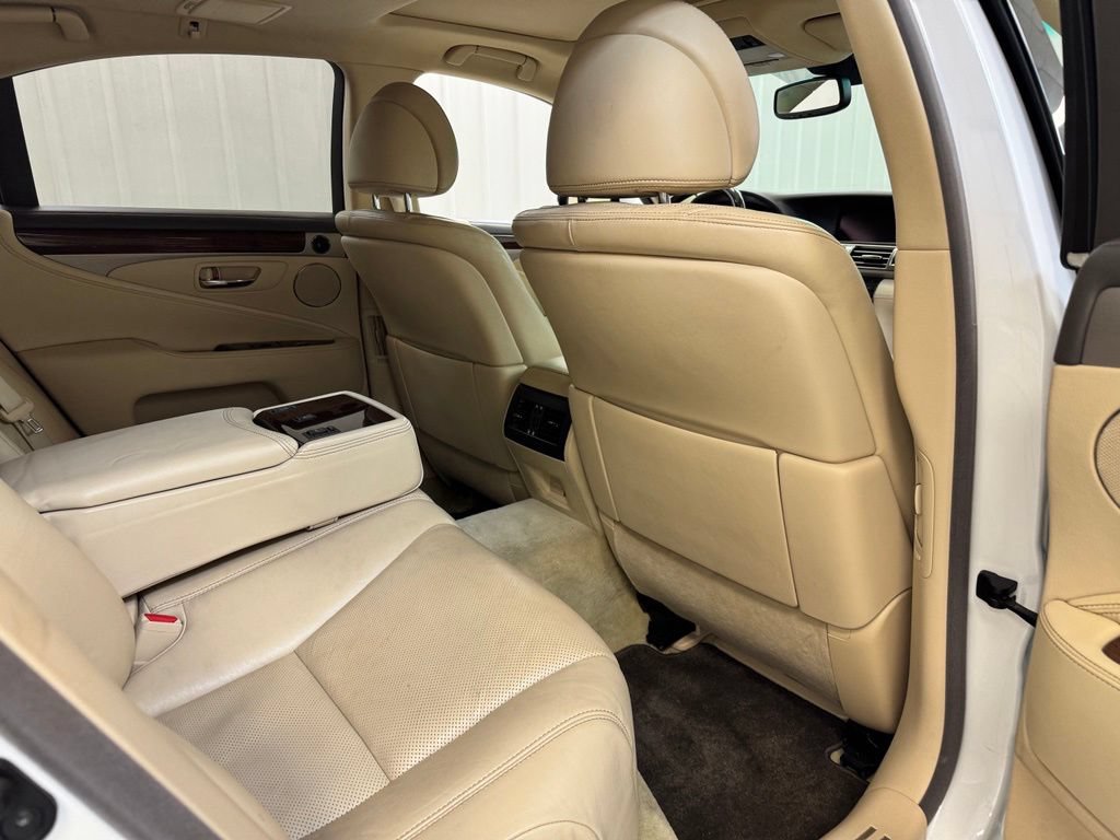 Used 2013 Lexus LS 460 AWD w/ Comfort Pkg image 29