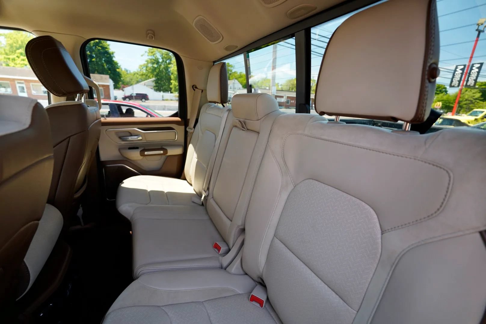 Used 2021 RAM 1500 Laramie AWD/4WD image 32
