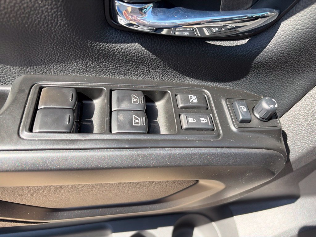 Used 2023 Nissan Titan PRO-4X w/ Pro-4x Convenience Package AWD/4WD image 22