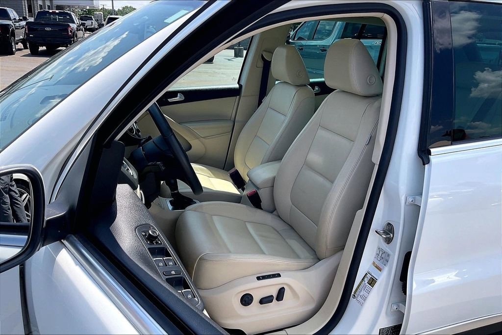 Used 2017 Volkswagen Tiguan SEL FWD image 23