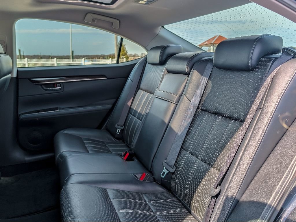Used 2017 Lexus ES 350 w/ Luxury Package image 13