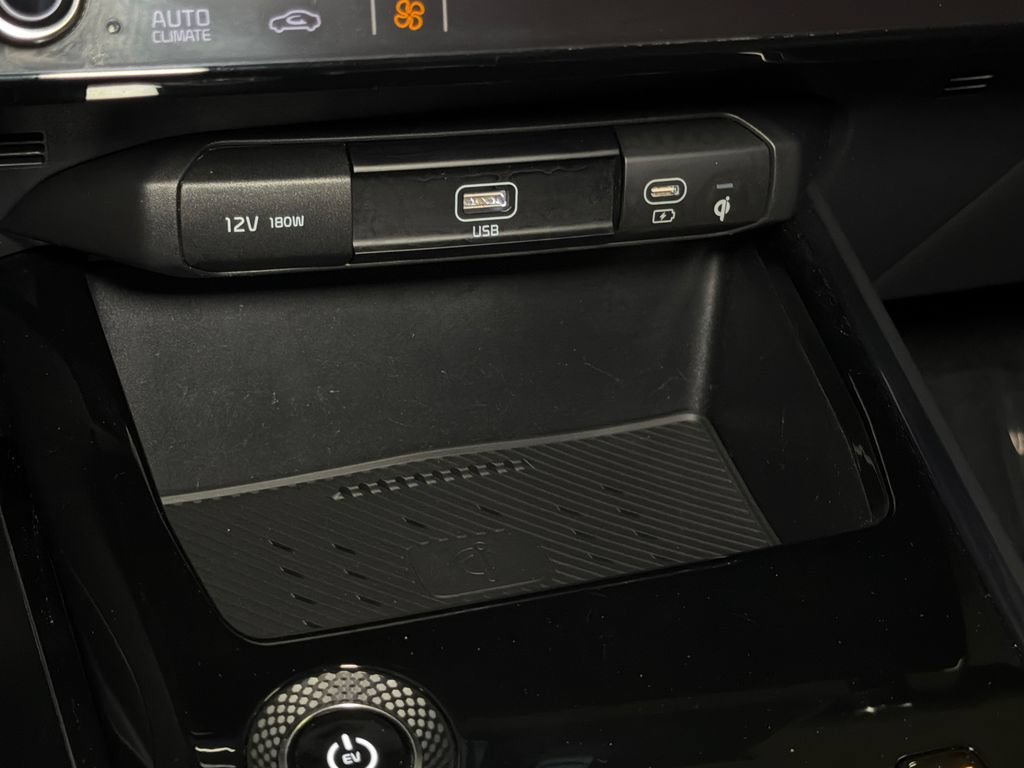 Certified 2024 Kia Niro Wind FWD image 35