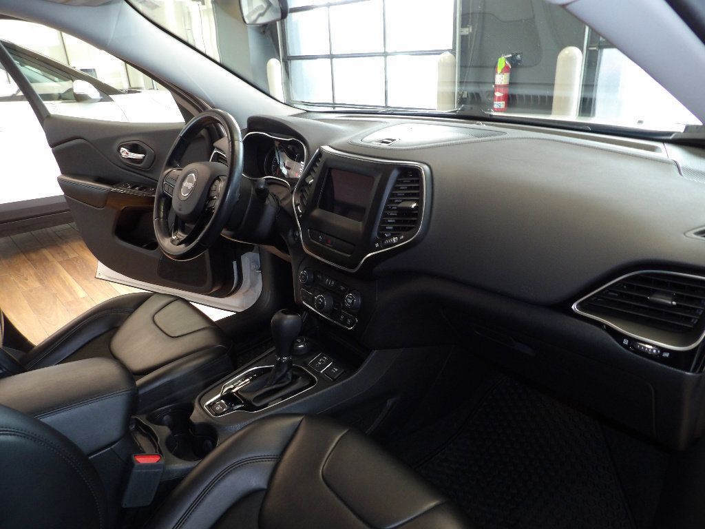 Used 2020 Jeep Cherokee Latitude Plus image 13