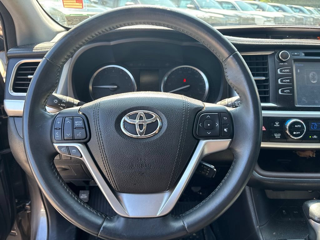 Used 2016 Toyota Highlander XLE AWD/4WD image 9