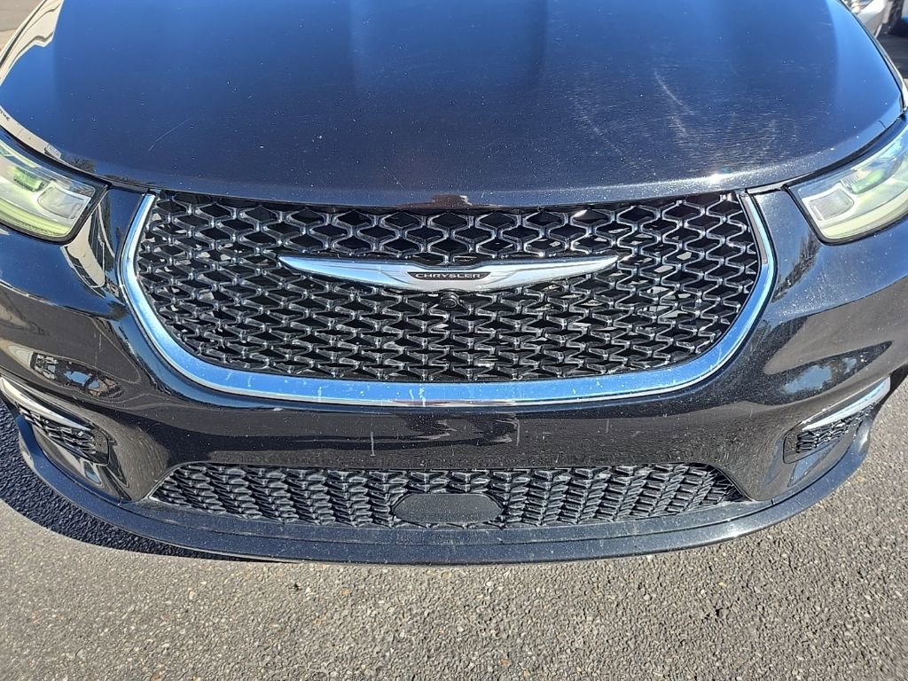 Used 2024 Chrysler Pacifica Touring-L image 33