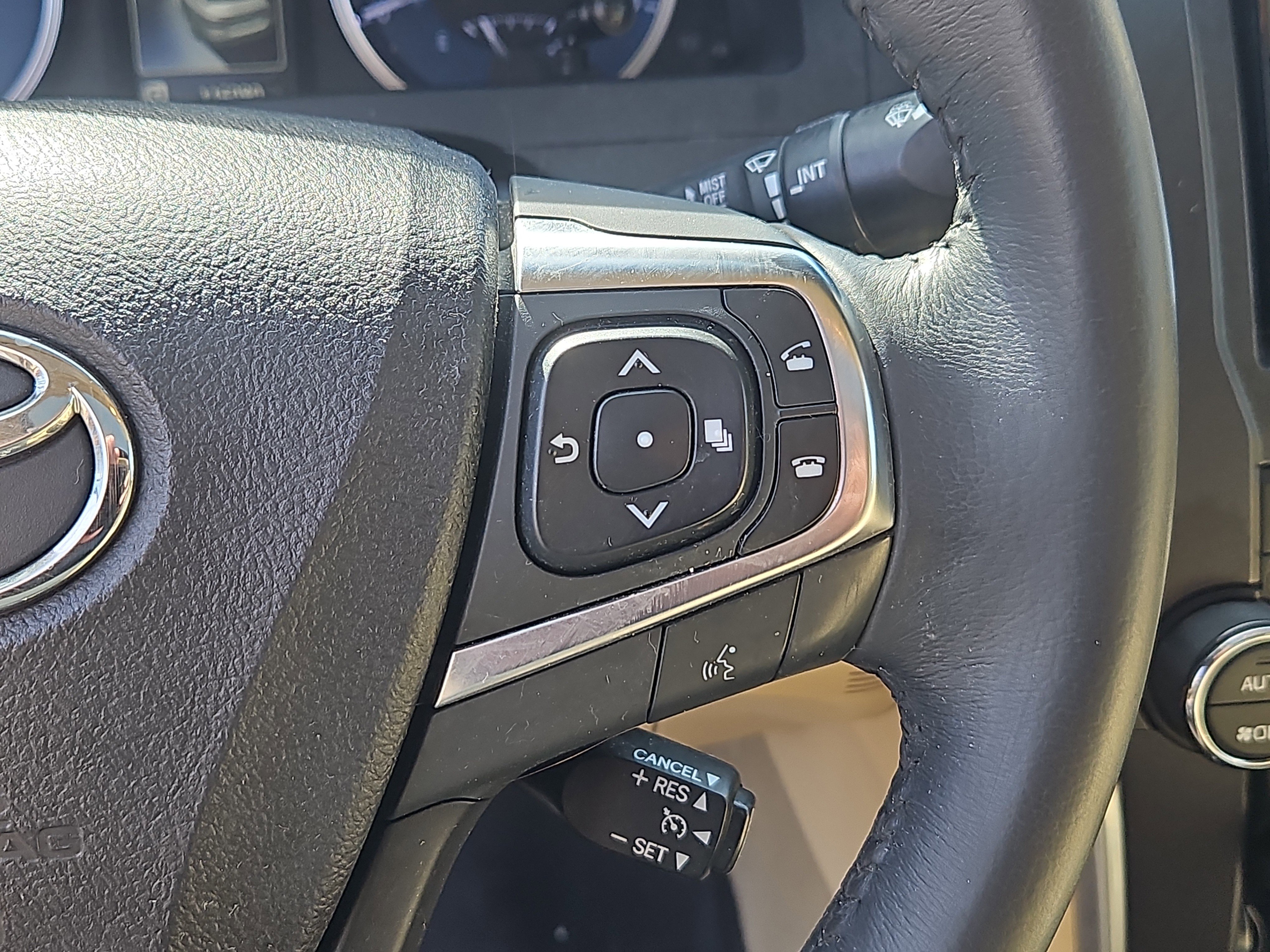 Used 2017 Toyota Camry XLE w/ Moonroof Package FWD image 16