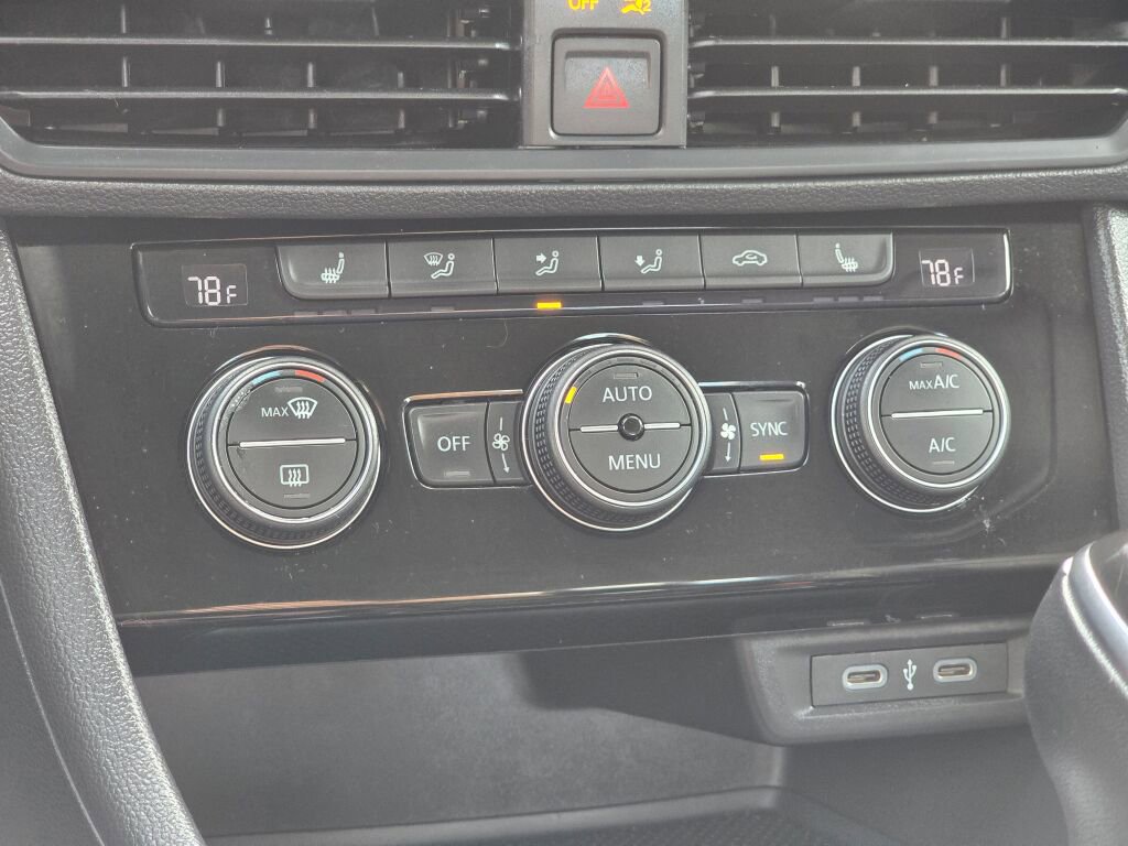 Used 2024 Volkswagen Jetta SE image 33