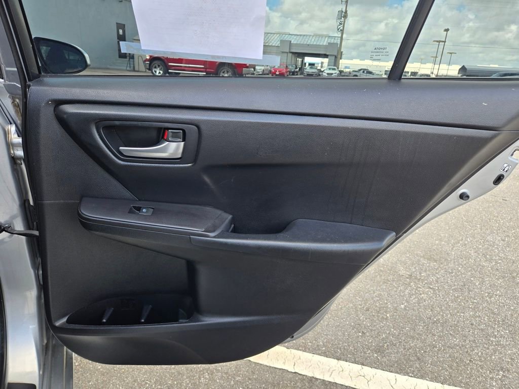 Used 2015 Toyota Camry SE image 38