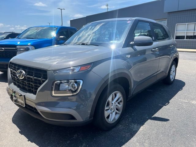 Used 2021 Hyundai Venue SE FWD image 3