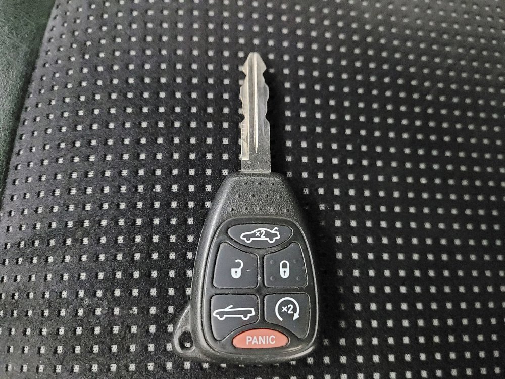 Used 2014 Chrysler 200 S FWD image 32