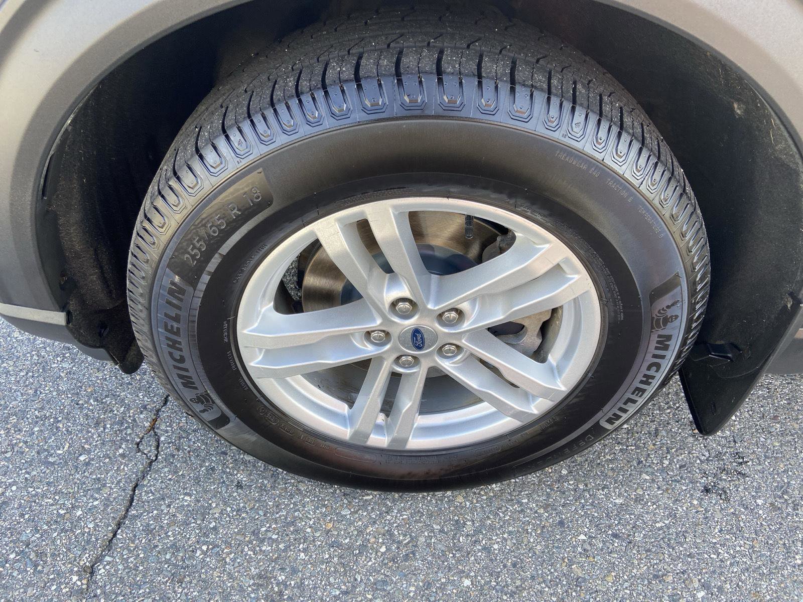 Used 2021 Ford Explorer XLT w/ Equipment Group 202A image 9