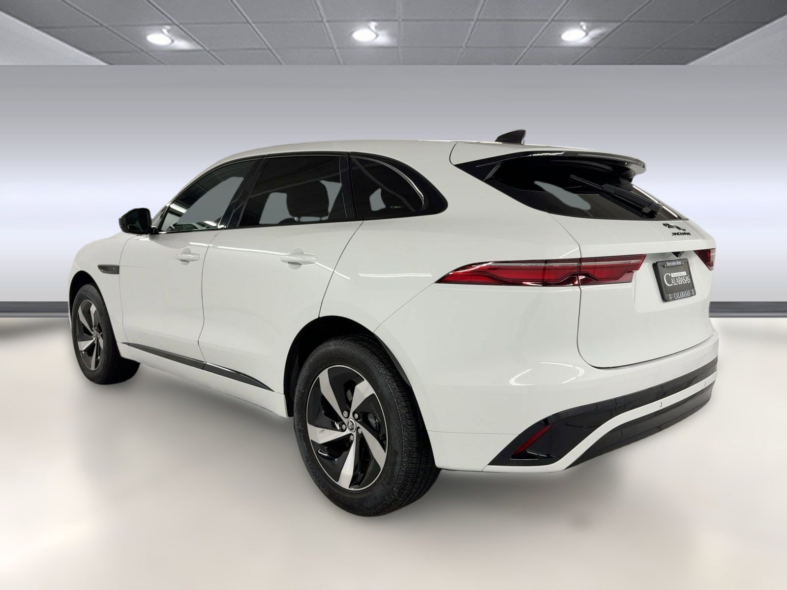 Used 2024 Jaguar F-PACE R-Dynamic S image 3