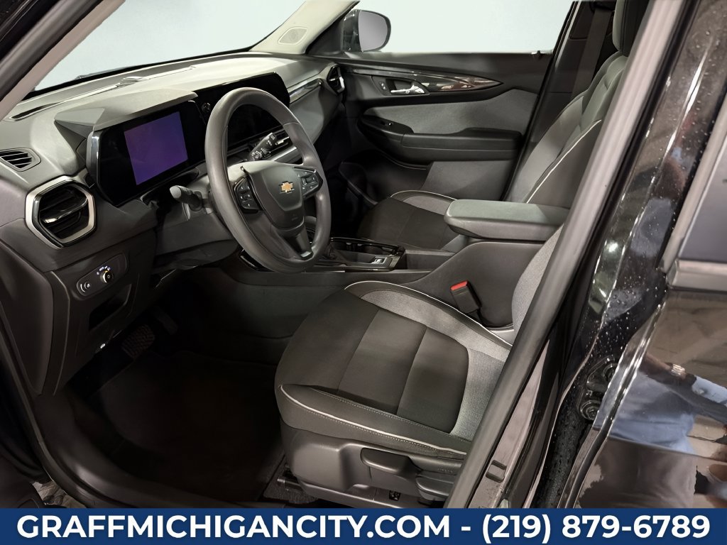 Used 2025 Chevrolet TrailBlazer LT AWD/4WD image 16