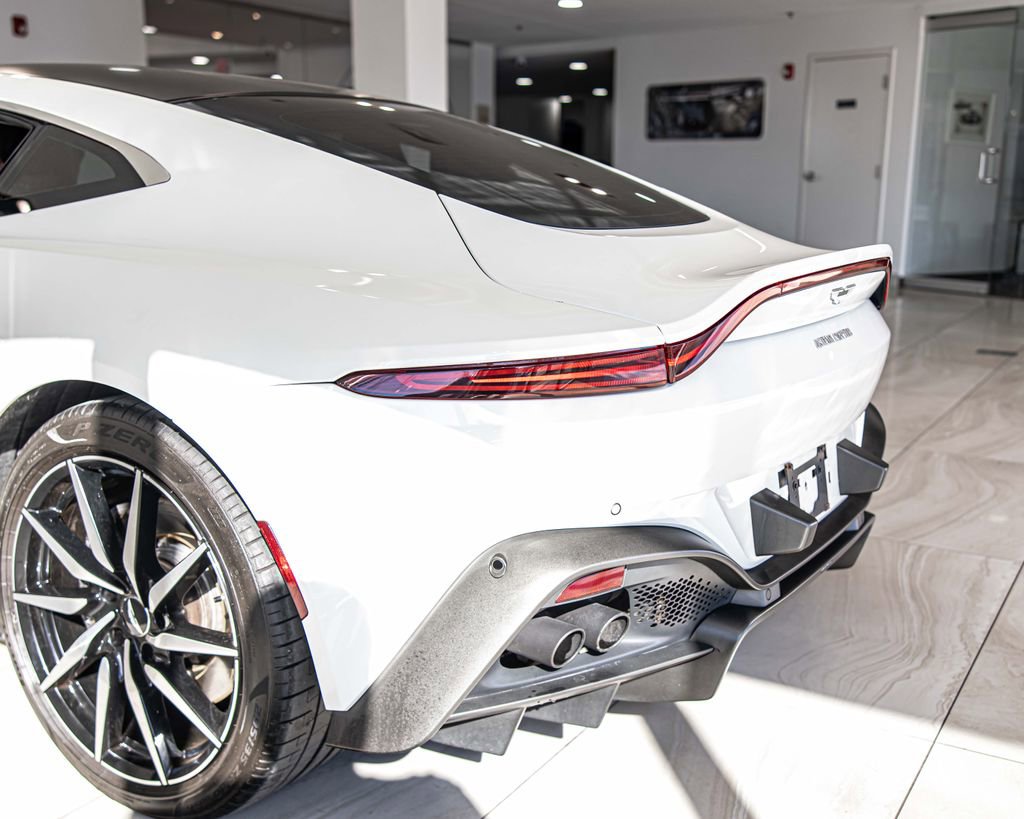 Used 2019 Aston Martin V8 Vantage Coupe image 14