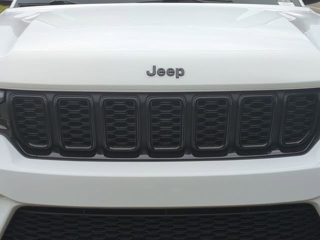 Used 2023 Jeep Grand Cherokee Altitude AWD/4WD image 24
