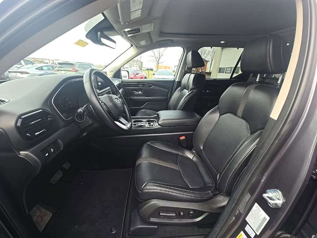 Used 2025 Honda Pilot Touring image 14