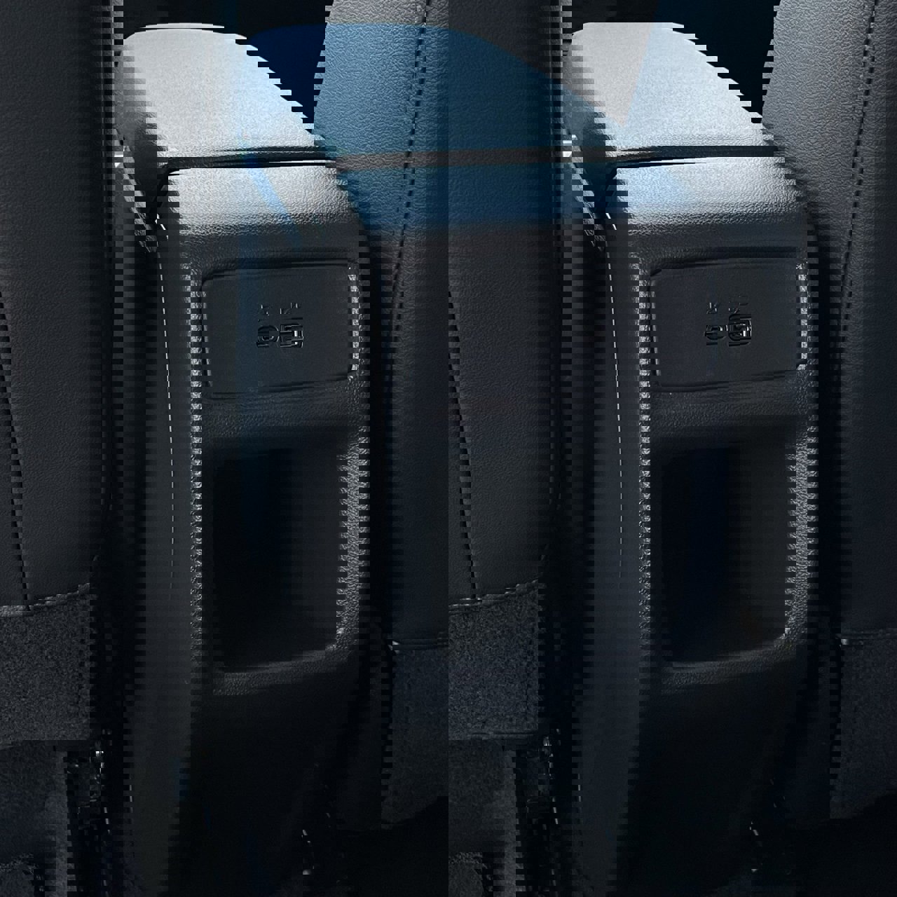 Certified 2025 Chevrolet Trax LT image 24