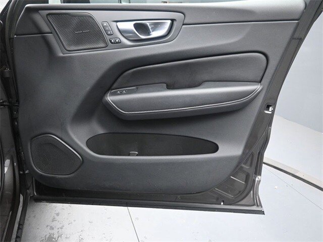 Certified 2023 Volvo XC60 B6 Ultimate w/ Protection Package Premier AWD/4WD image 31