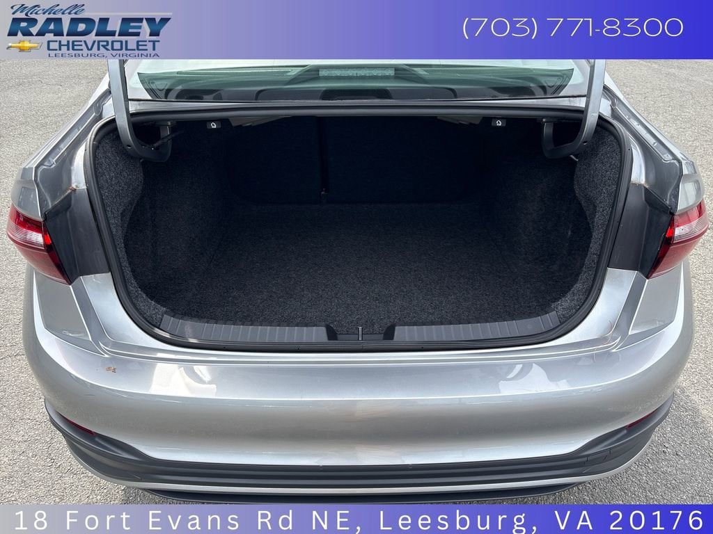 Used 2024 Volkswagen Jetta SE FWD image 11