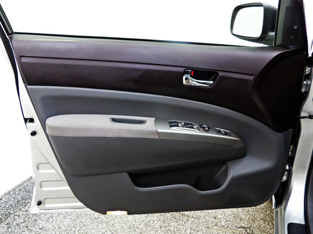 Used 2005 Toyota Prius w/ Pkg 6 FWD image 7