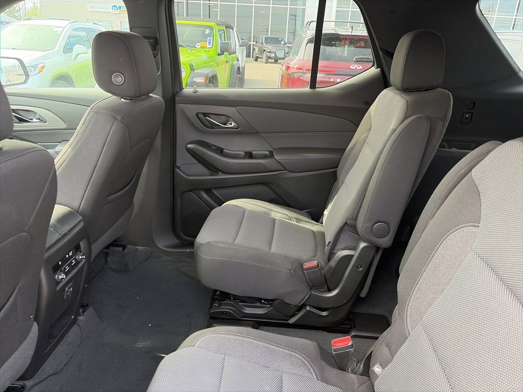 Used 2023 Chevrolet Traverse LT FWD image 6