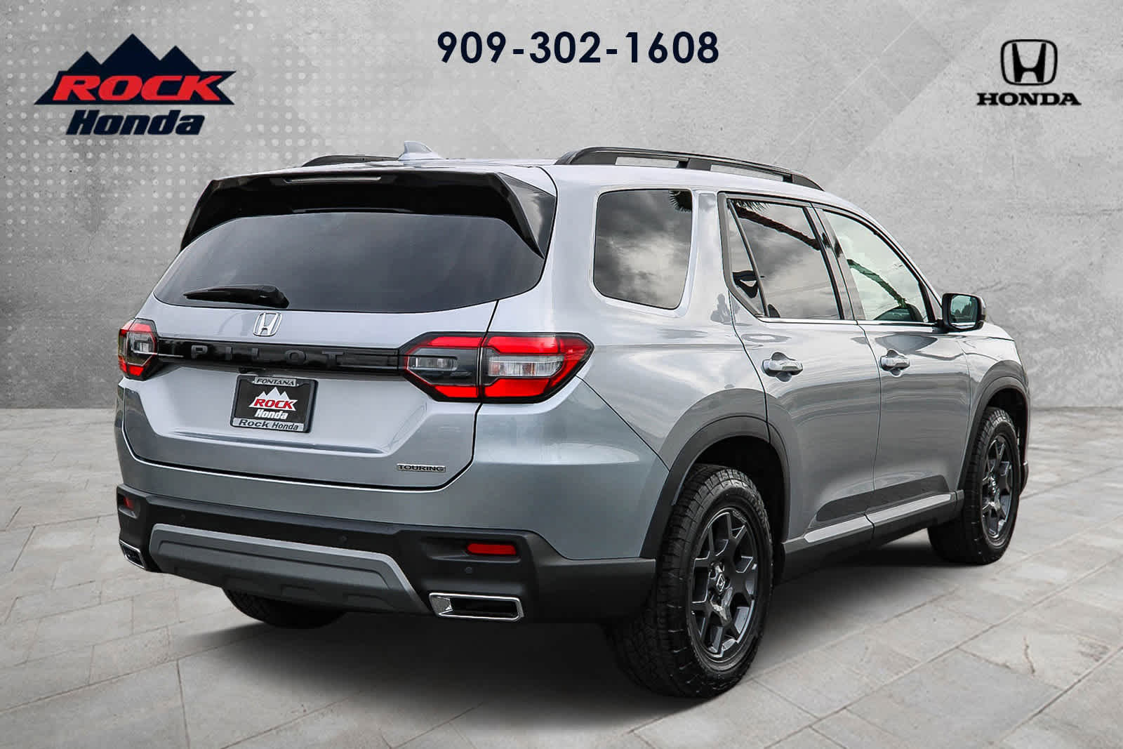 Certified 2025 Honda Pilot Touring image 4