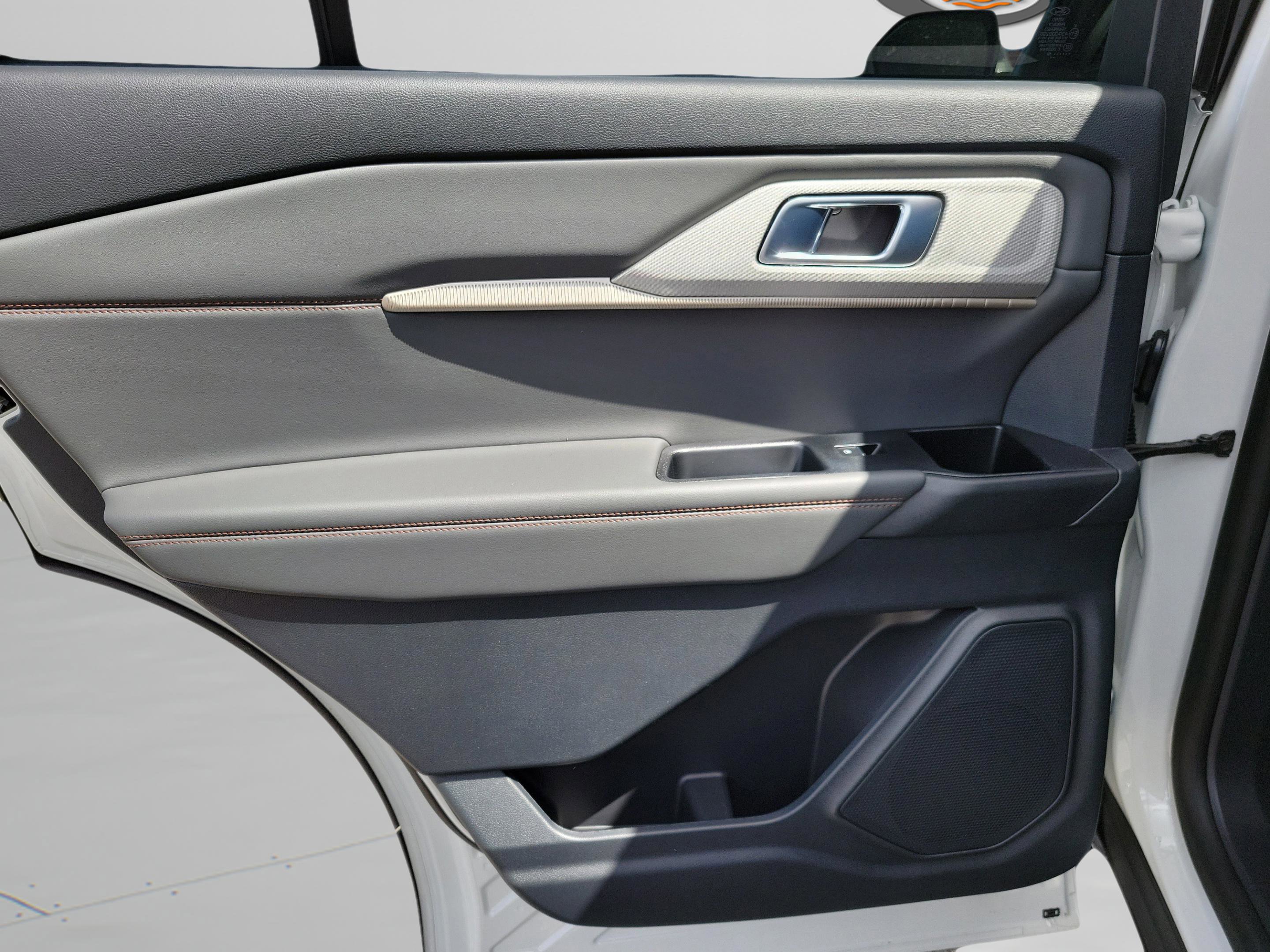 New 2026 Ford Explorer Active RWD image 7