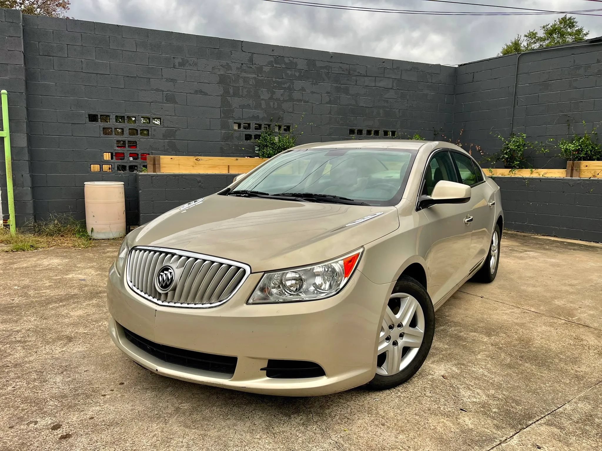 Used 2010 Buick LaCrosse CX FWD image 1