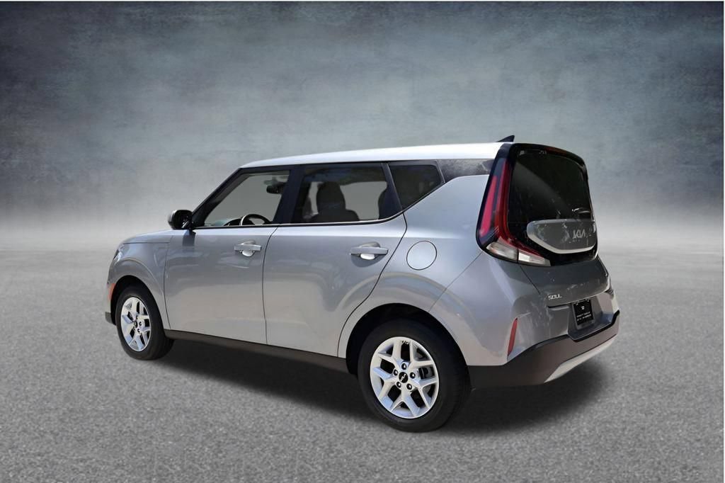 Used 2025 Kia Soul LX w/ LX Technology Package FWD image 7