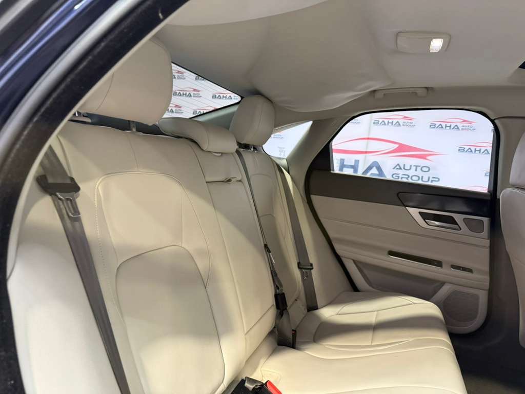 Used 2018 Jaguar XF Premium AWD/4WD image 42