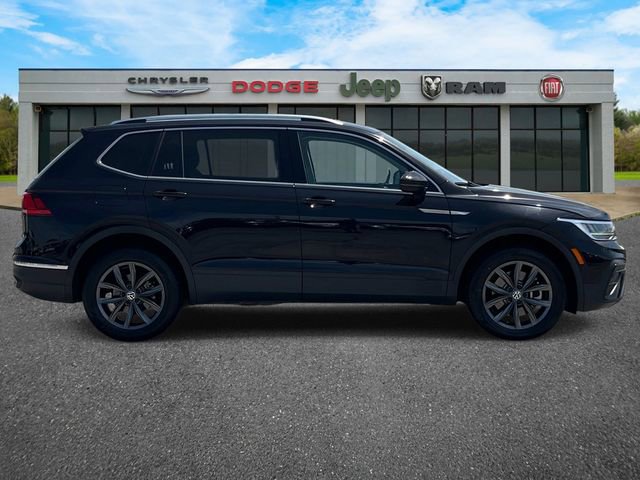 Used 2023 Volkswagen Tiguan SE FWD image 3