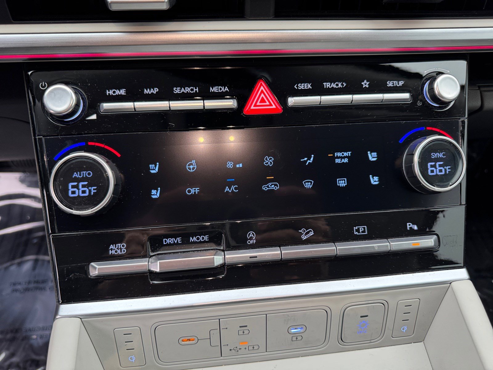 Used 2024 Hyundai Santa Fe Calligraphy image 18