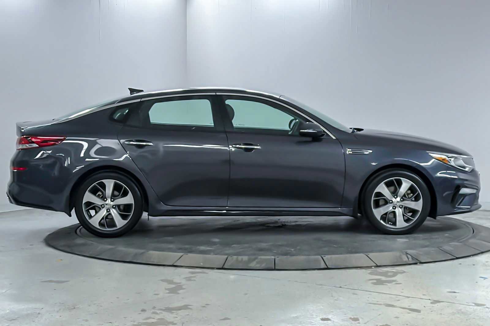 Used 2019 Kia Optima S image 8