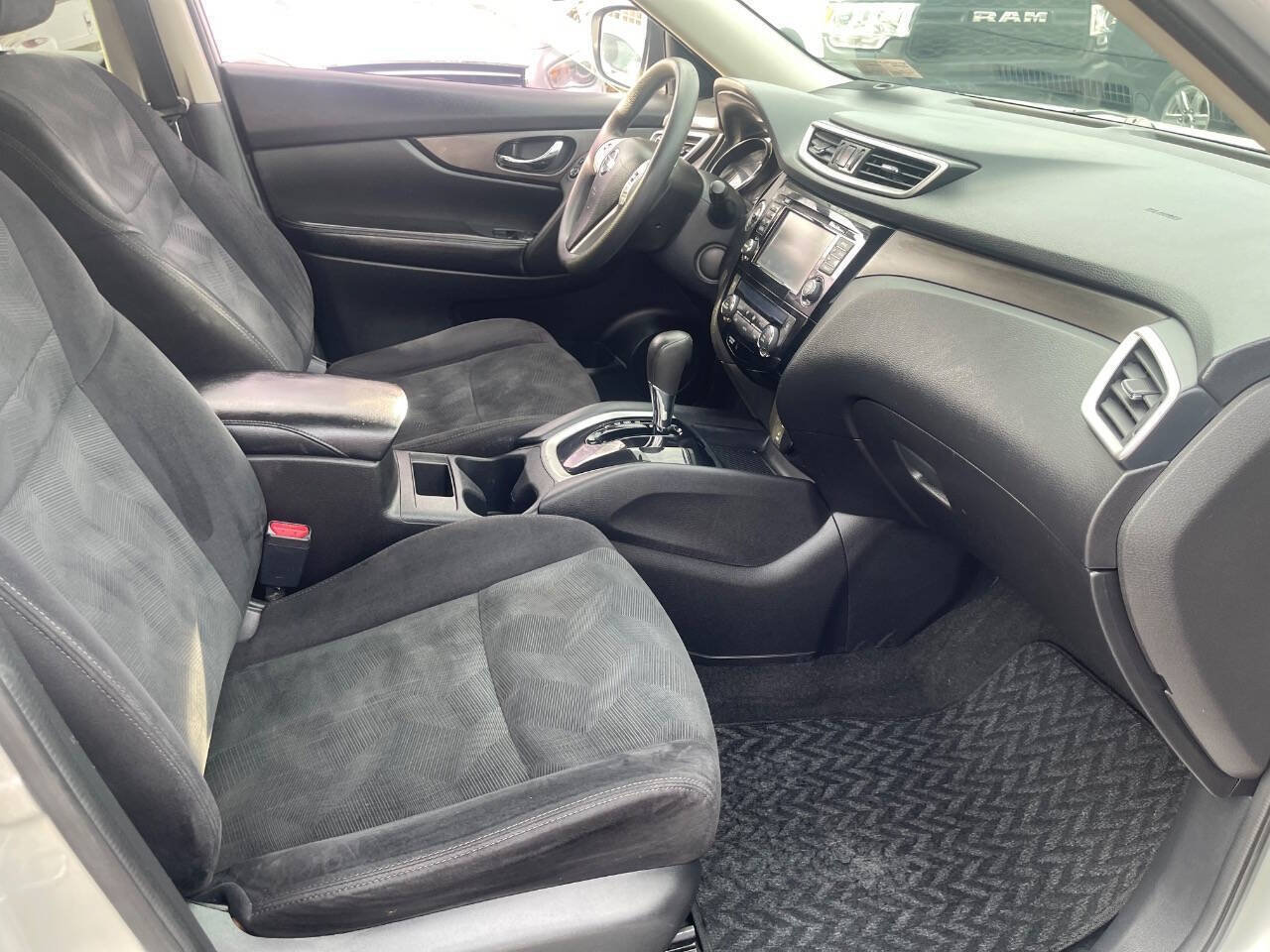 Used 2014 Nissan Rogue SV w/ SV Premium Package AWD/4WD image 29