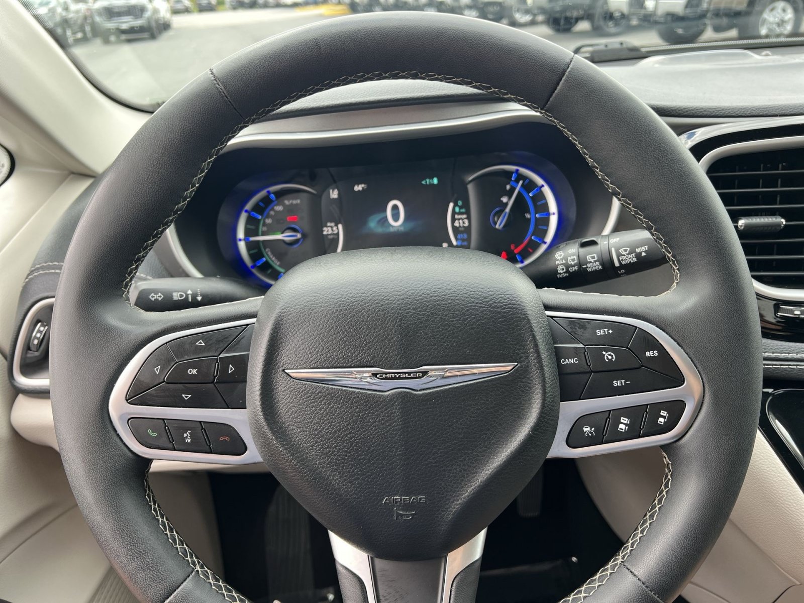 Used 2024 Chrysler Pacifica Limited FWD image 16