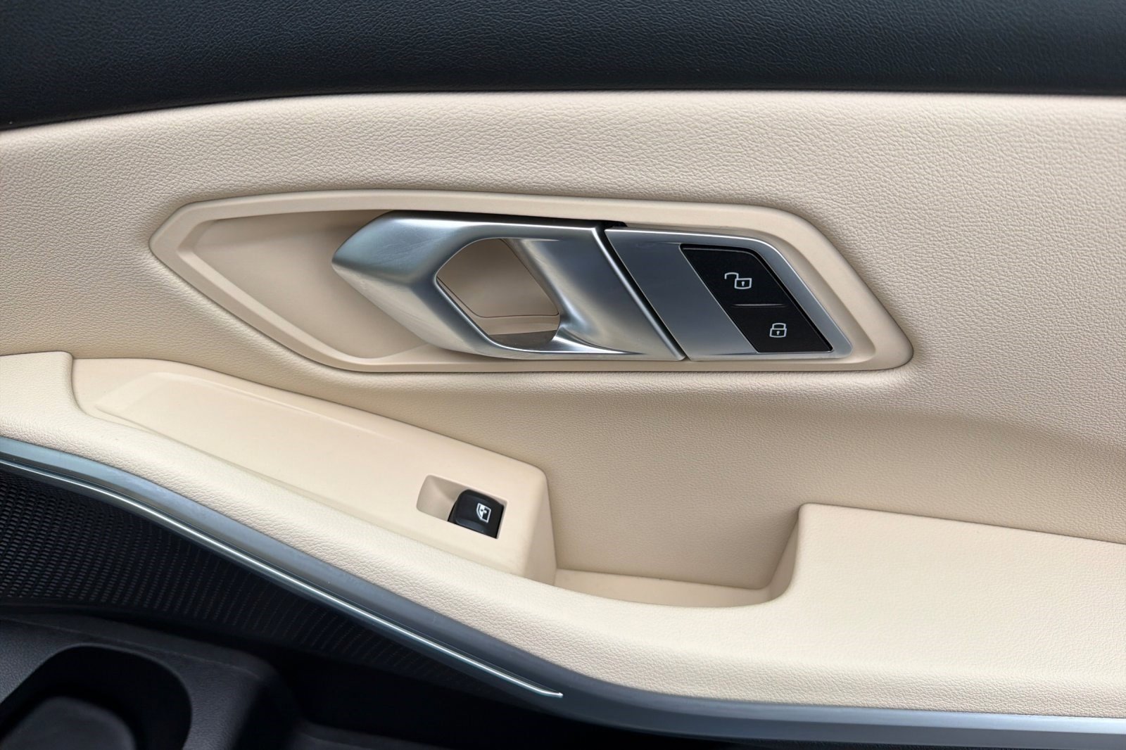 Certified 2023 BMW 330e w/ Parking Assistance Package image 21