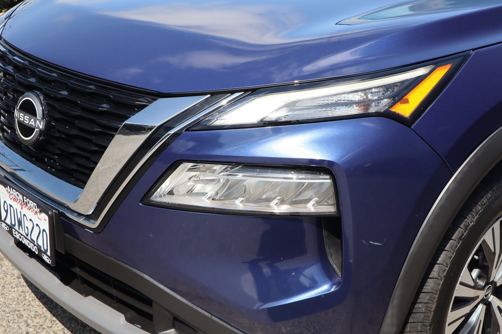 Used 2023 Nissan Rogue SV FWD image 8