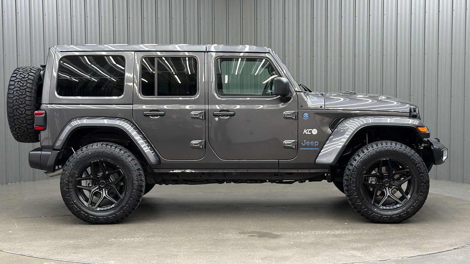 Used 2025 Jeep Wrangler Unlimited Sahara w/ Safety Group AWD/4WD image 6