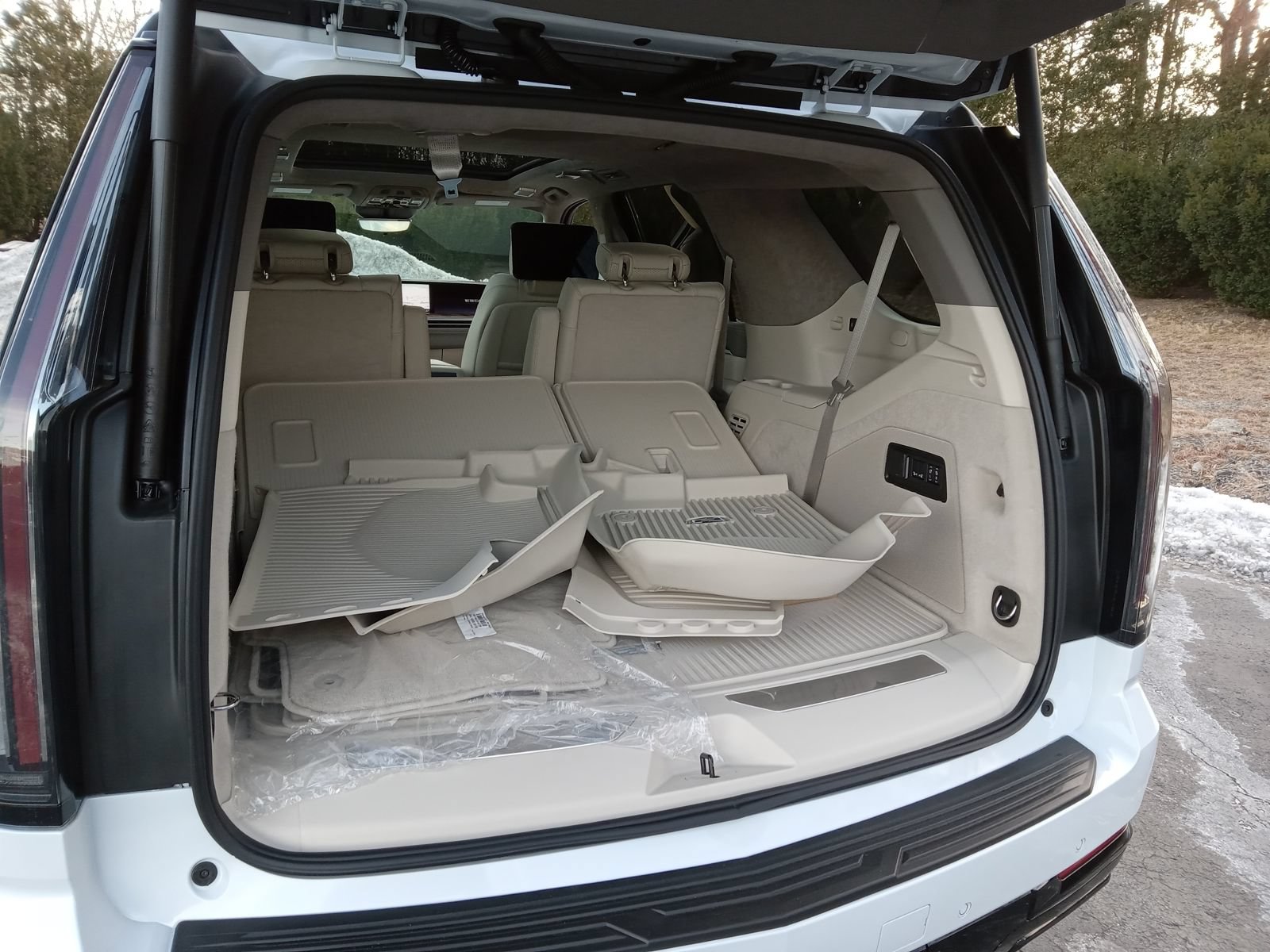Certified 2026 Cadillac Escalade Platinum Sport w/ LPO, ONYX Package AWD/4WD image 26