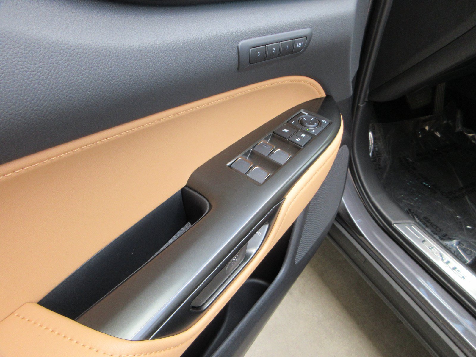 Used 2026 Lexus NX 450h+ AWD w/ Luxury Package image 30
