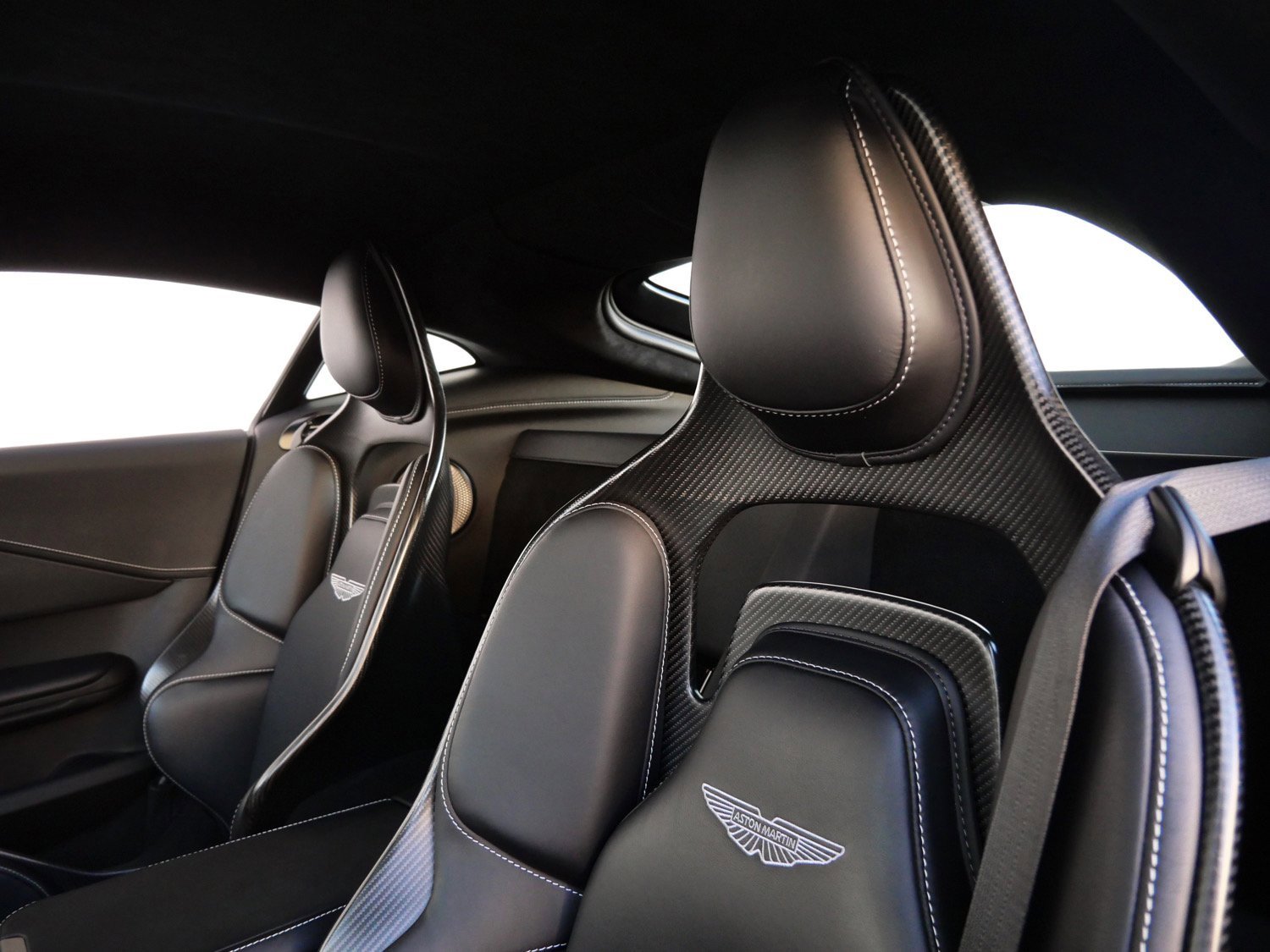 Used 2025 Aston Martin V8 Vantage Coupe image 5