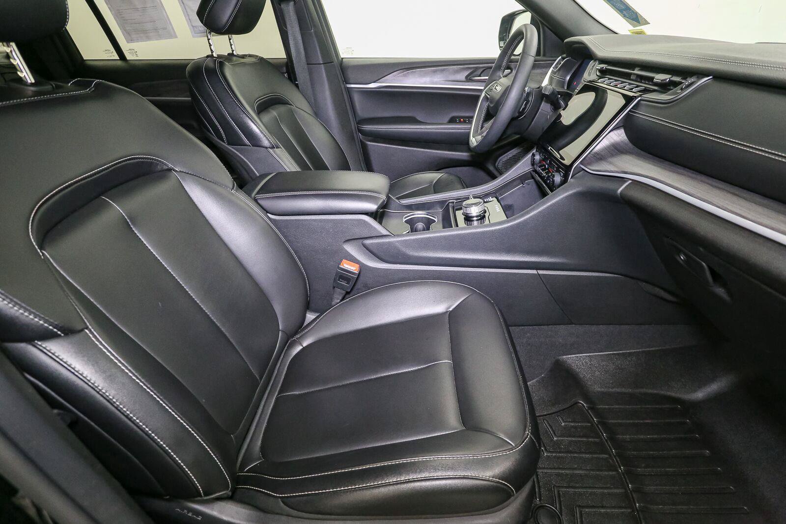 Used 2024 Jeep Grand Cherokee L Limited AWD/4WD image 21