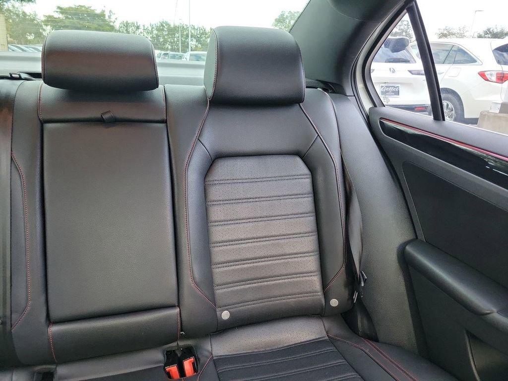 Used 2018 Volkswagen Jetta GLI image 6