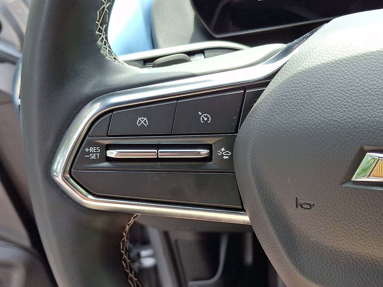 Certified 2025 Chevrolet Equinox EV LT w/ Convenience Package FWD image 23