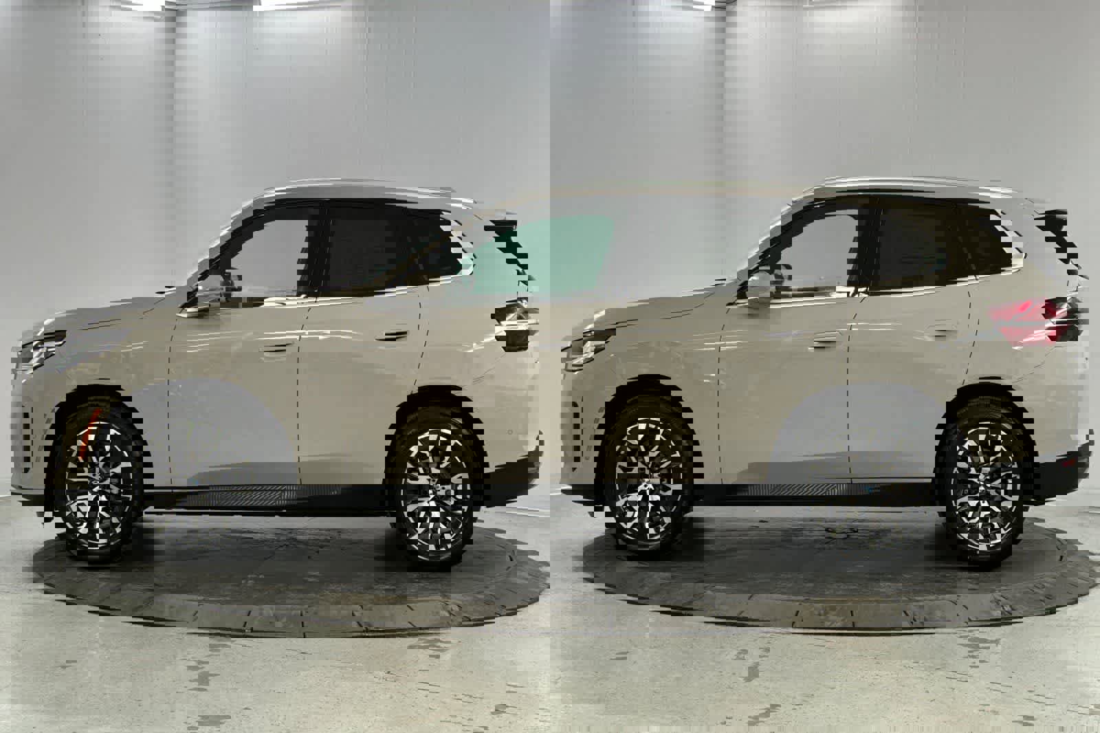 Used 2025 BMW X3 xDrive30i w/ Premium Package image 5