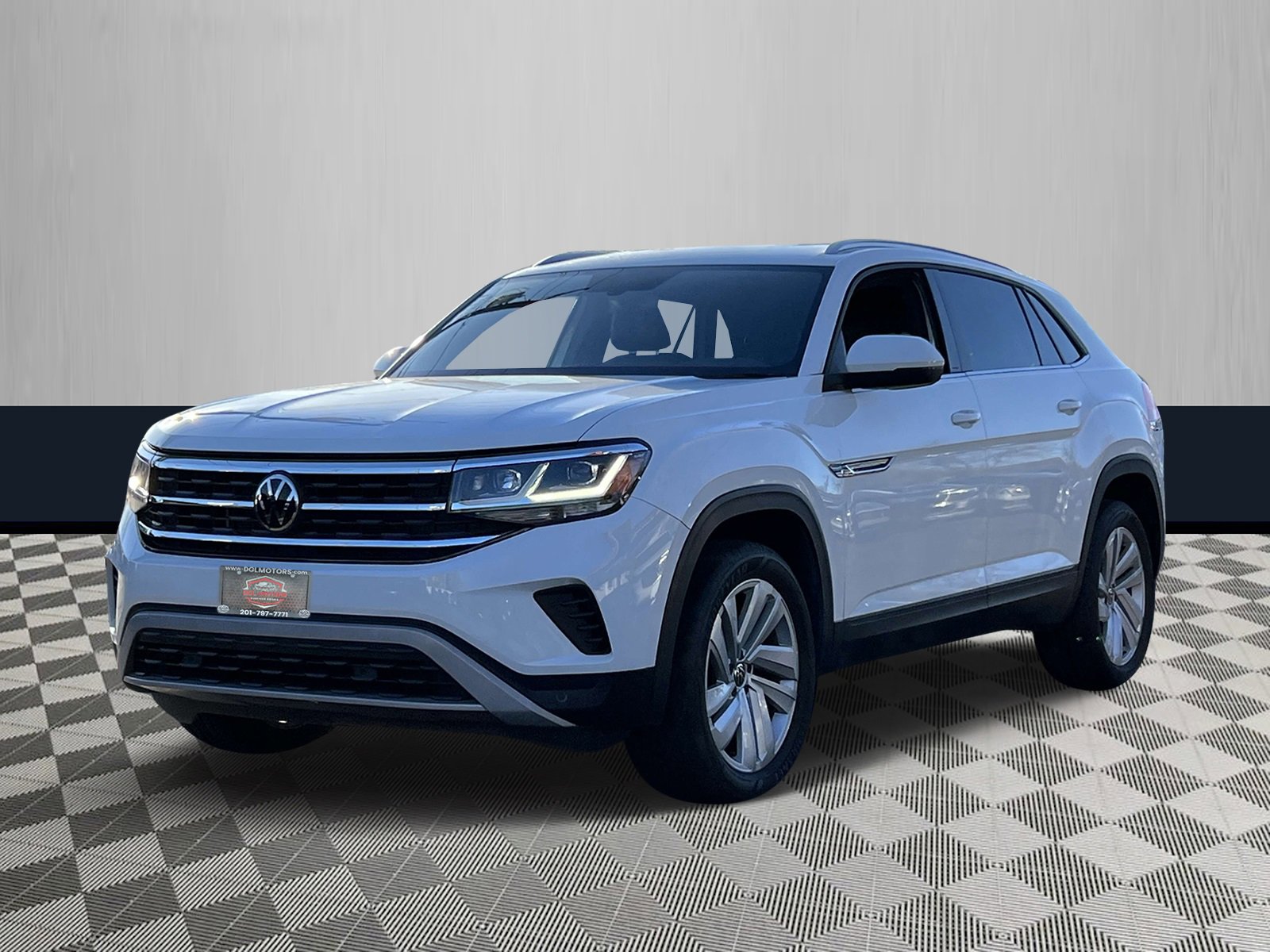 Used 2023 Volkswagen Atlas Cross Sport SE image 2