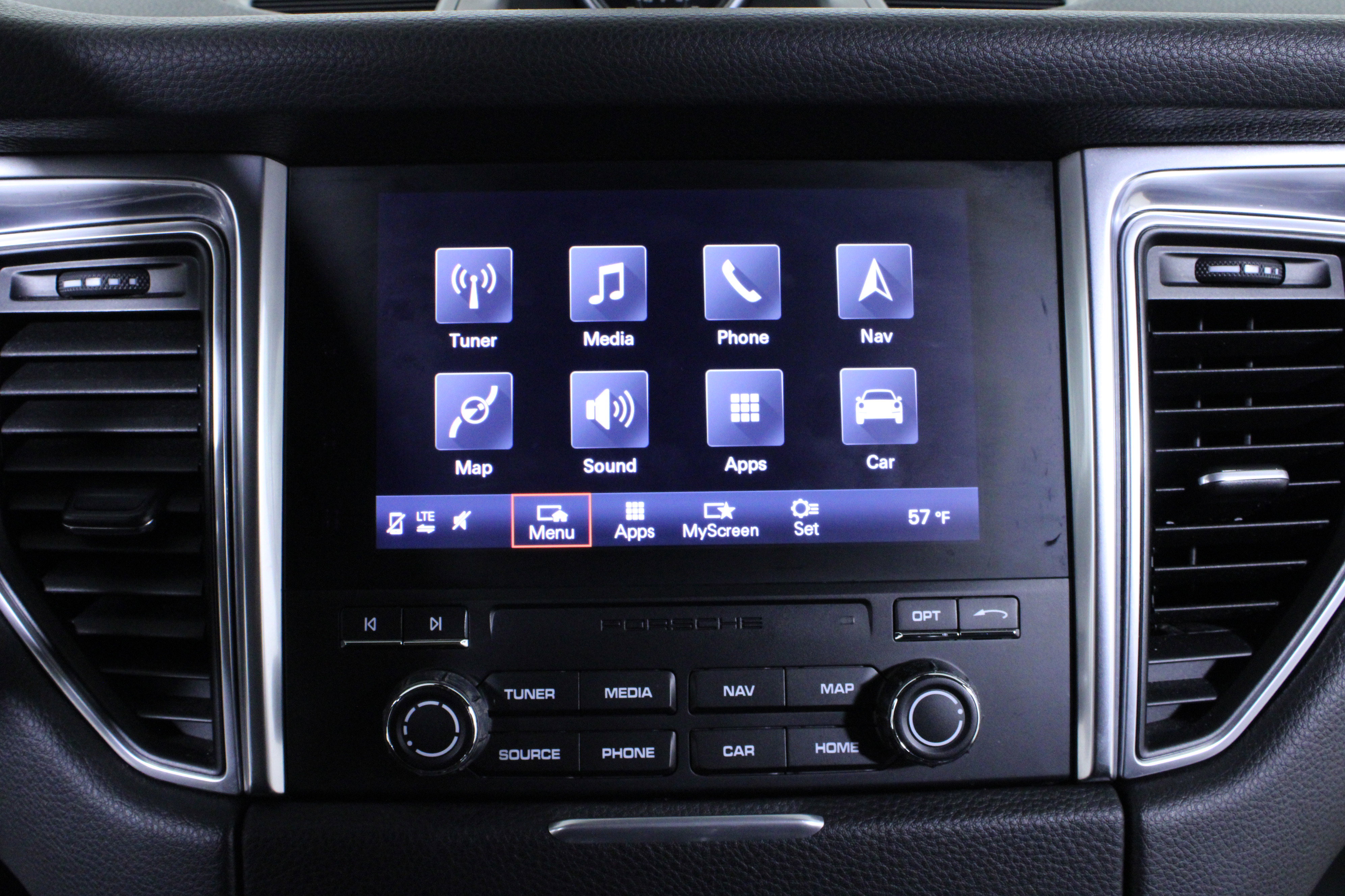 Used 2018 Porsche Macan image 28