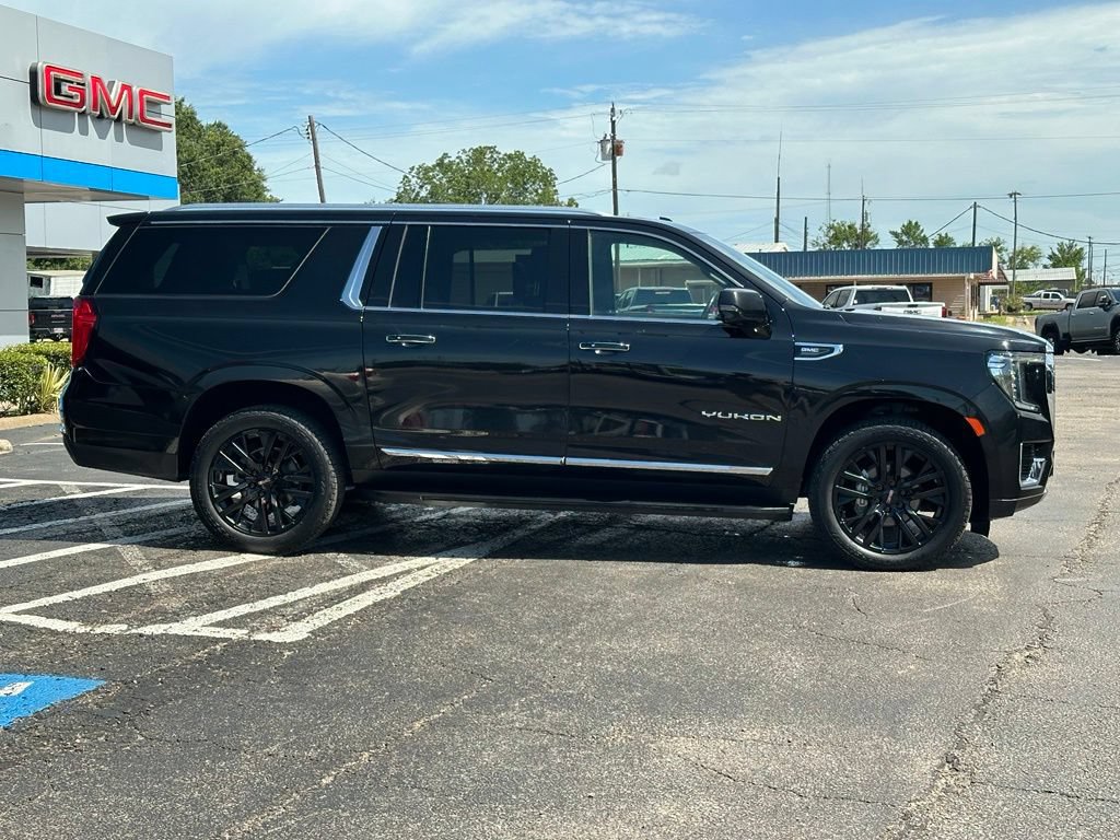 Used 2021 GMC Yukon XL SLT w/ SLT Luxury Plus Package AWD/4WD image 4