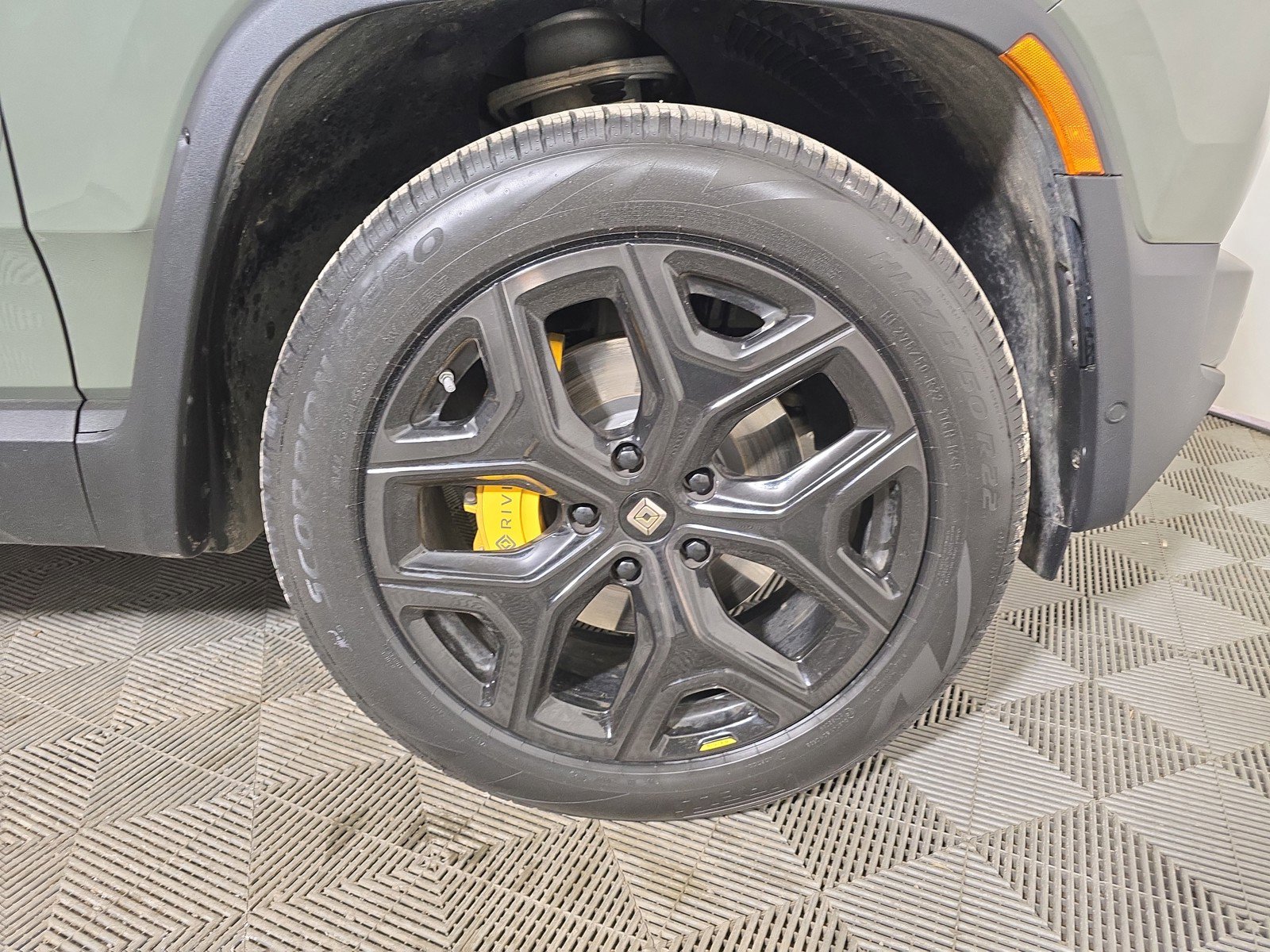 Used 2022 Rivian R1S Launch Edition image 11