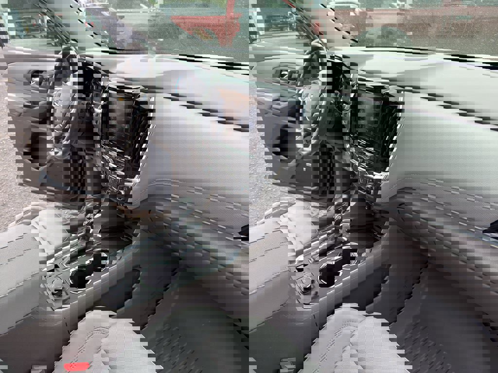 Used 2021 Chevrolet Traverse Premier image 32